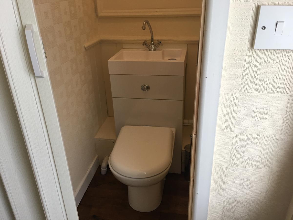 Budget Rooms Crosskeys Newport  Exterior photo